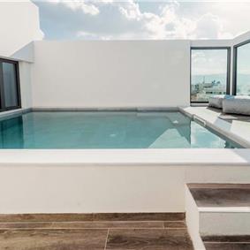 3 bedroom penthouse apartment with pool in Chania town, sleeps 6
